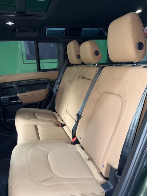 Land Rover Defender 2026