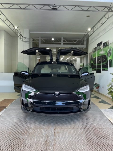 TESLA X PLAID 2023